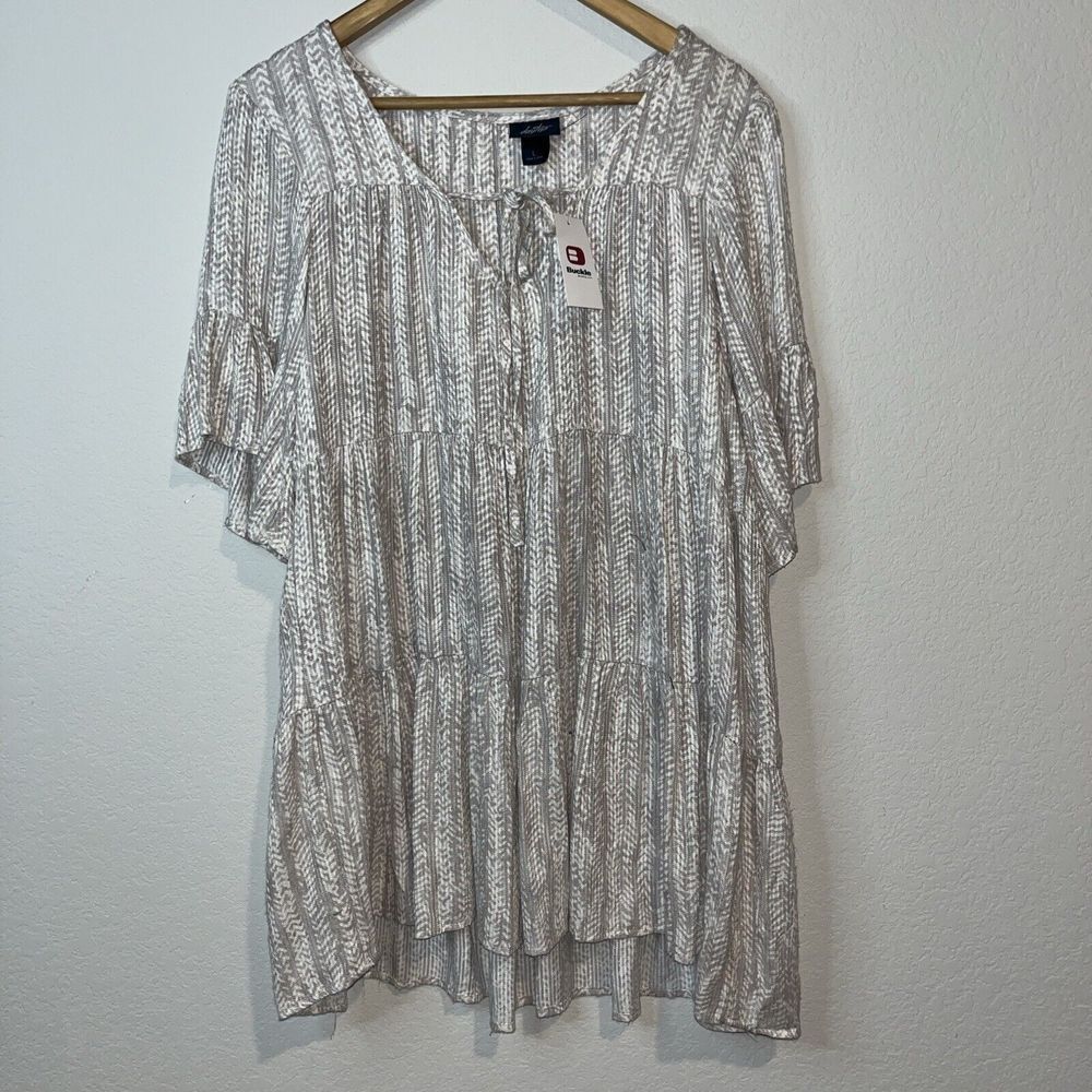 NWT Buckle Large Daytrip Tiered Woman’s Top Store Beige Ruffles